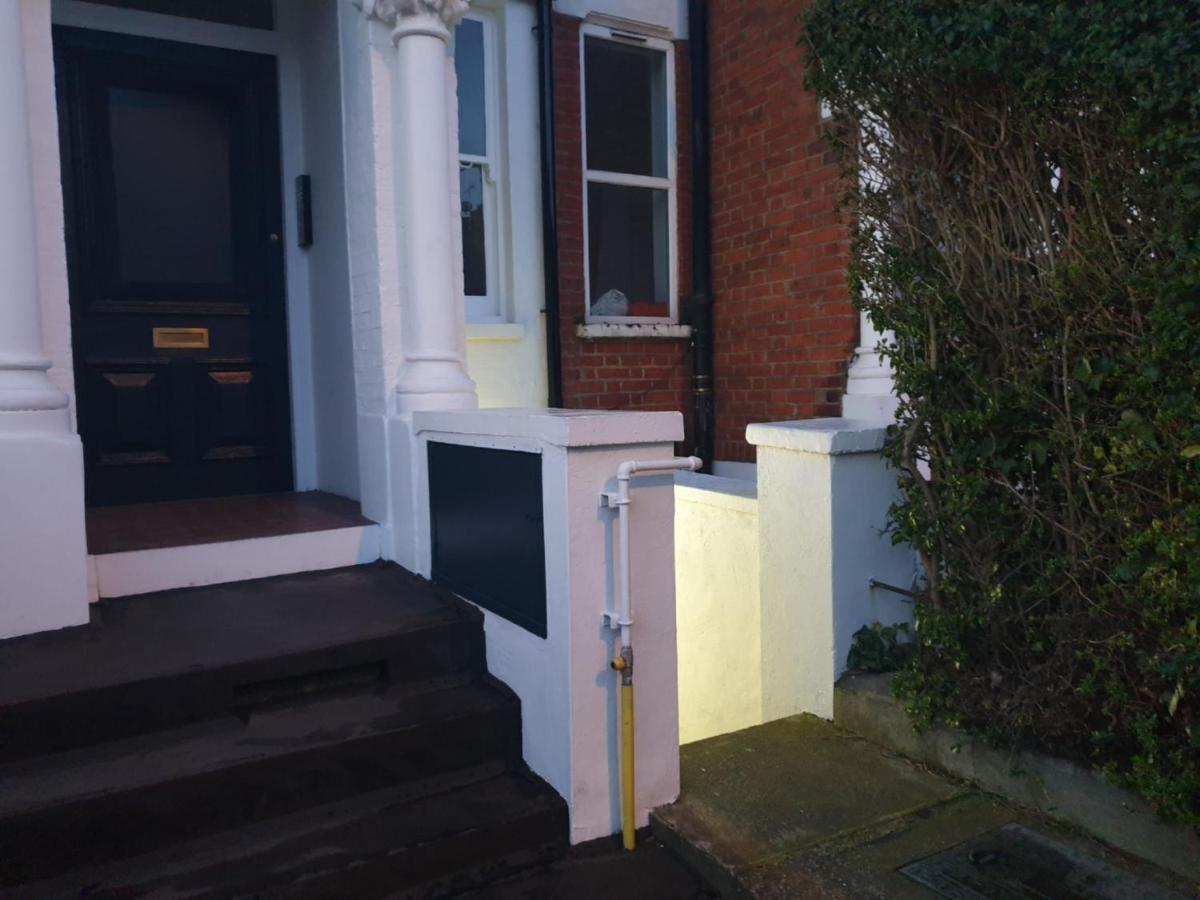 Cozy Muswell Hill 1-Bedroom Flat ลอนดอน ภายนอก รูปภาพ